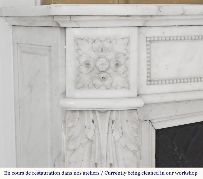 Cheminée galbée de style Louis XVI à décor de perlé, en marbre demi statuaire-5