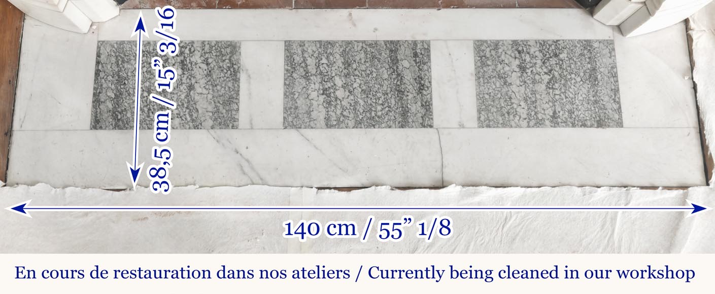 Cheminée galbée de style Louis XVI à décor de perlé, en marbre demi statuaire-12