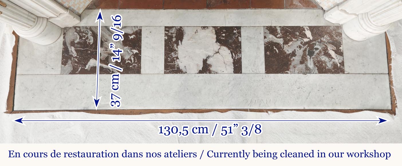 Cheminée de style Louis XVI à demi colonnes et décors de bronze, en marbre de Carrare-11