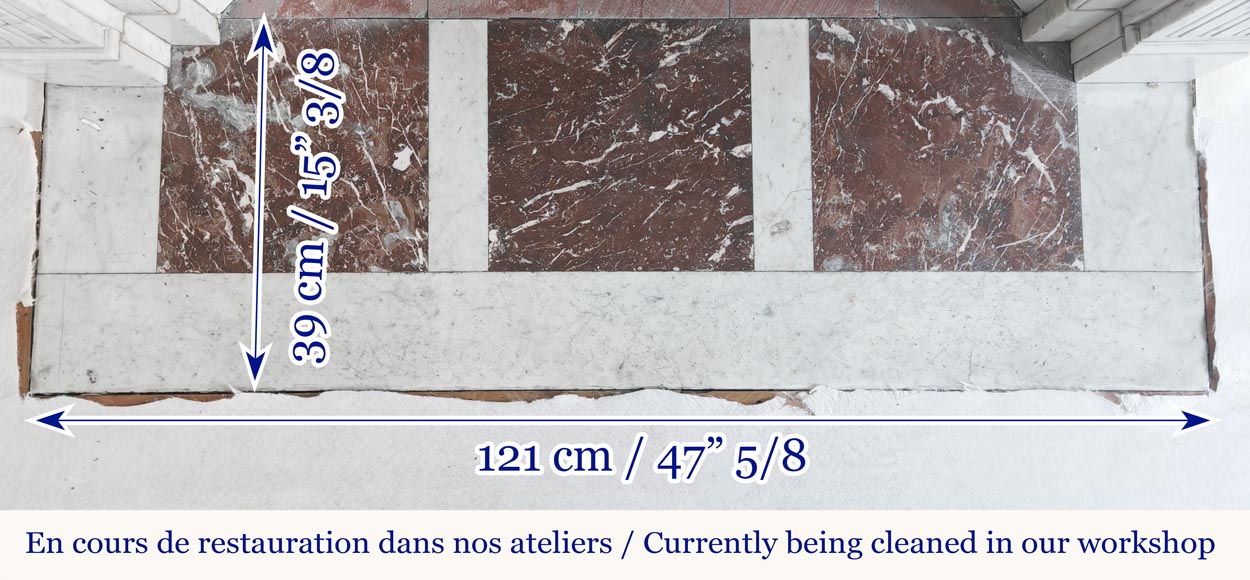 Cheminée de style Louis XVI à décor mouluré, en marbre de Carrare-8