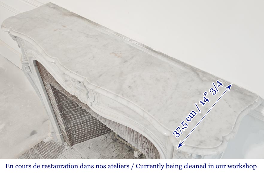 Cheminée de style Louis XV en marbre de Carrare, décorée de trois coquilles-9