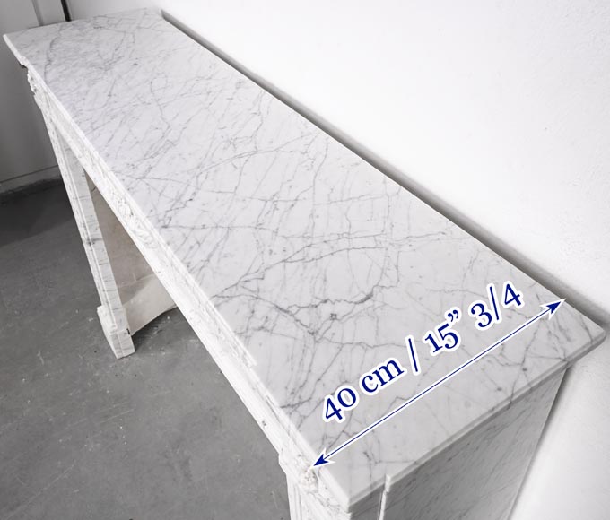 Cheminée d'époque Louis XVI à décor de fruits sculptés, en marbre de Carrare veiné-13