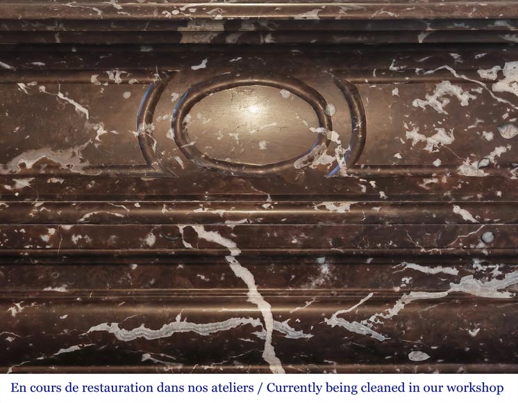 Cheminée de style Louis XIV à acrotère, en marbre Rouge du Nord-1