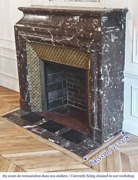 Cheminée de style Louis XIV à acrotère, en marbre Rouge du Nord-5