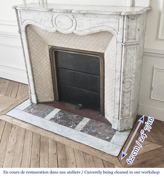 Cheminée de style Louis XV modèle Pompadour en marbre de Carrare-5