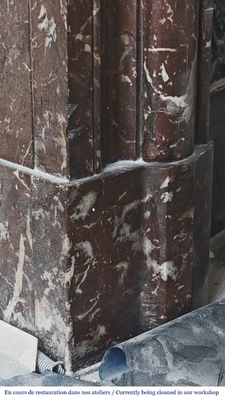 Cheminée de style Louis XVI à acrotère en marbre Rouge du Nord Cheminée de style Louis XVI à acrotère en marbre Rouge du Nord-4