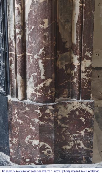 Cheminée de style Louis XVI à acrotère en marbre Rouge du Nord Cheminée de style Louis XVI à acrotère en marbre Rouge du Nord-7