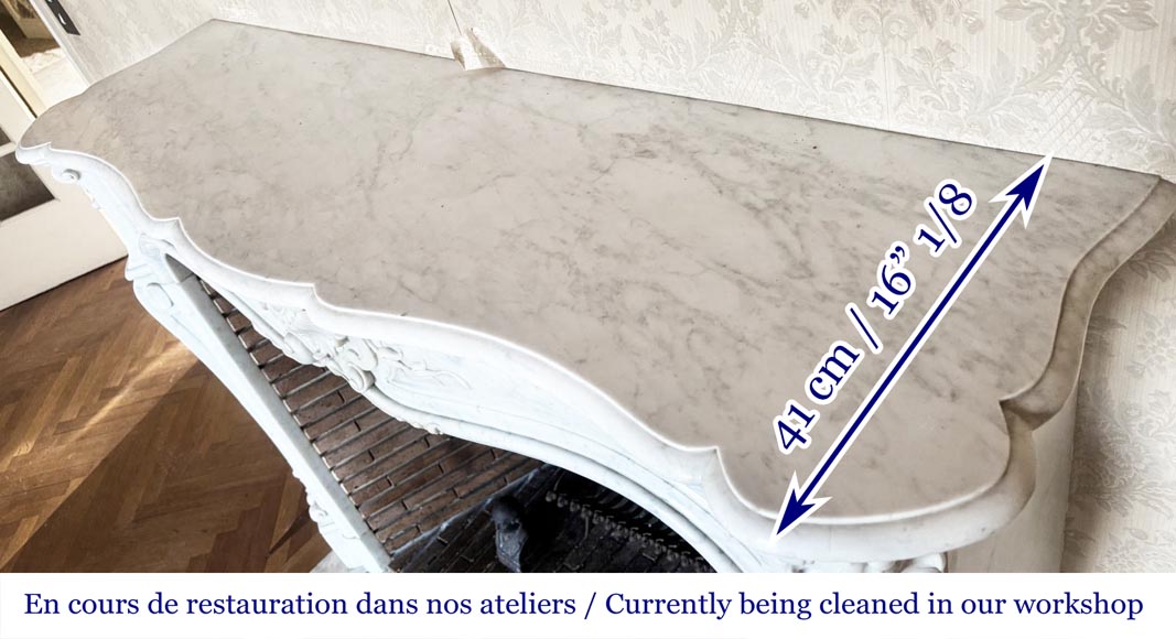 Cheminée de style Louis XV en marbre de Carrare, décorée d'une coquille-9
