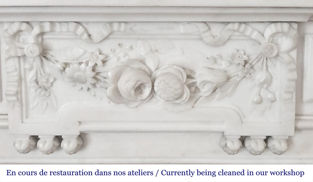 Cheminée de style Louis XVI à demi colonne et guirlande de fleur, en marbre demi statuaire-1