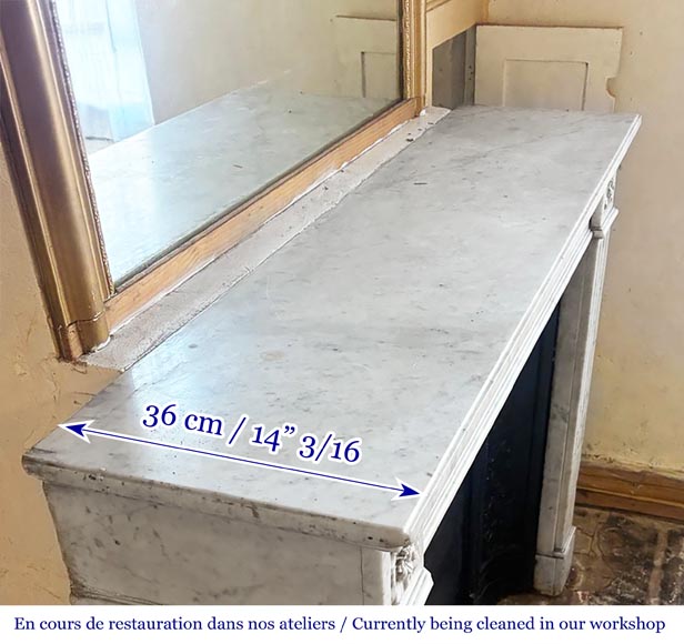 Cheminée de style Louis XVI en marbre de Carrare, à décor de rubans et de rosaces florales Cheminée de style Louis XVI en marbre de Carrare, à décor de rubans et de rosaces florales-7