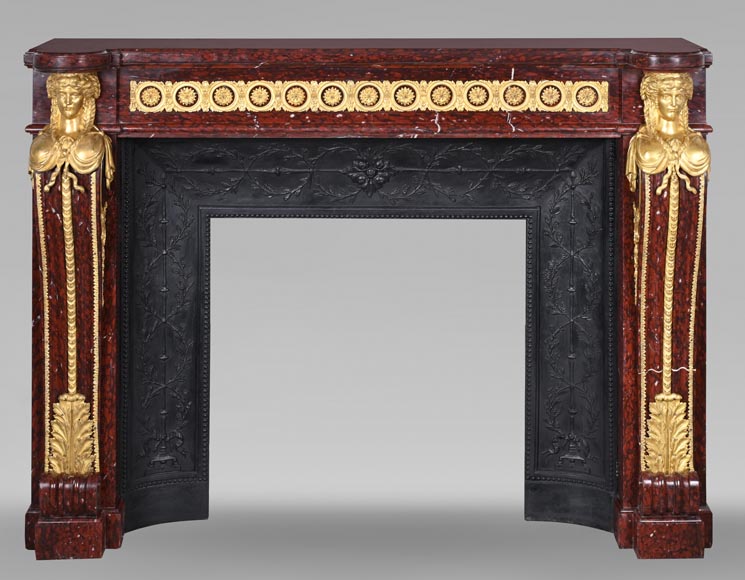 Cheminée de style Louis XVI en marbre rouge griotte et au décor de bronzes dorés-0