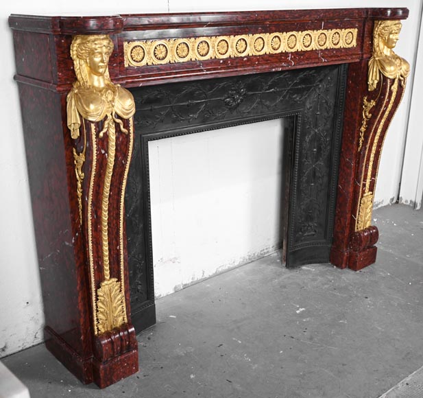 Cheminée de style Louis XVI en marbre rouge griotte et au décor de bronzes dorés-3
