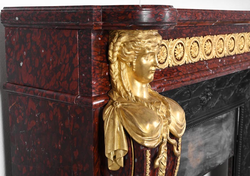 Cheminée de style Louis XVI en marbre rouge griotte et au décor de bronzes dorés-4