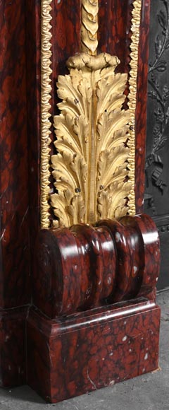 Cheminée de style Louis XVI en marbre rouge griotte et au décor de bronzes dorés-7