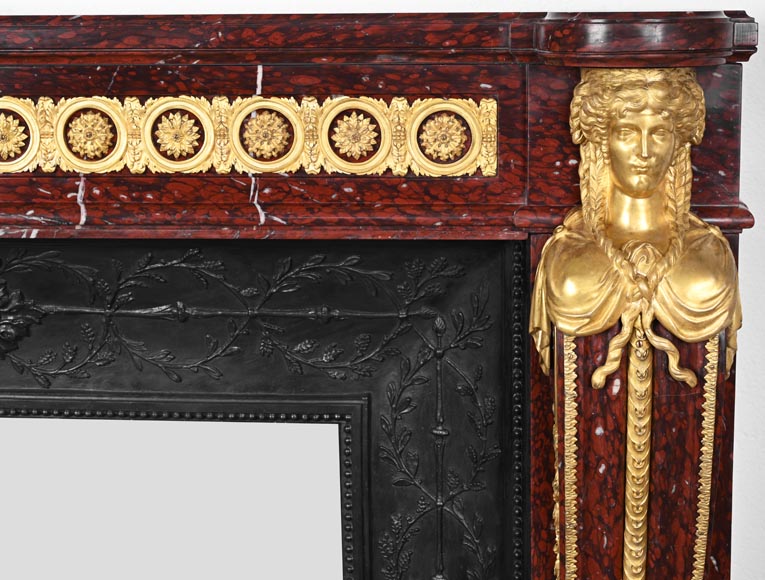 Cheminée de style Louis XVI en marbre rouge griotte et au décor de bronzes dorés-9