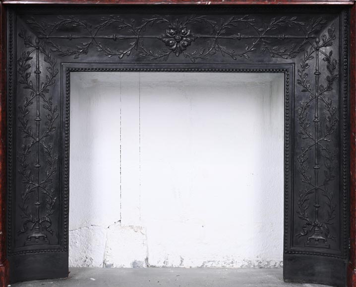 Cheminée de style Louis XVI en marbre rouge griotte et au décor de bronzes dorés-12