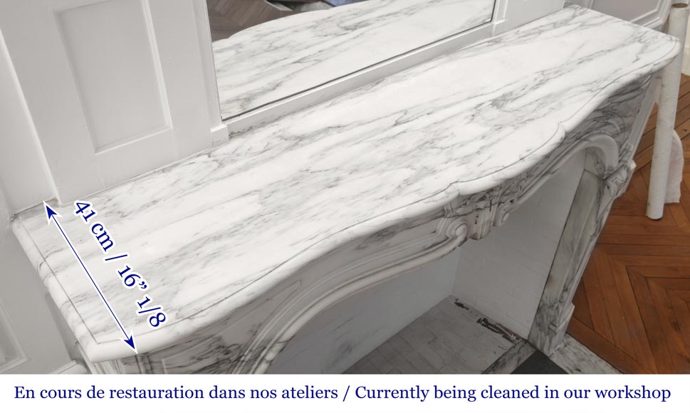 Cheminée de style Louis XV à la palmette asymétrique, en marbre arabescato-10