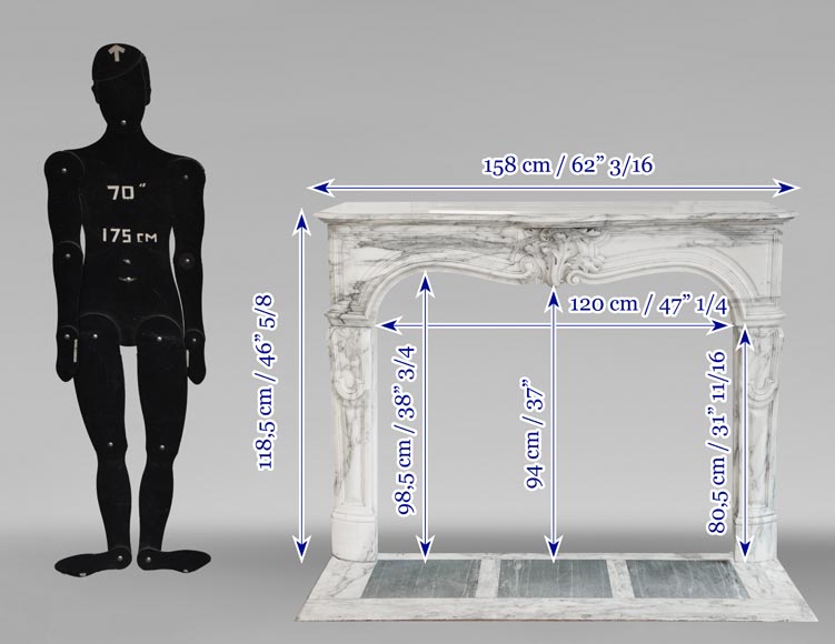 Cheminée de style Louis XV en marbre Arabescato, décorée d'une palmette asymétrique-12