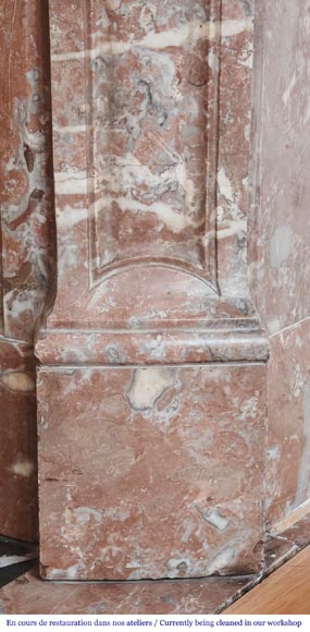 Cheminée de style Louis XV modèle Pompadour, en marbre Rouge du Nord-7