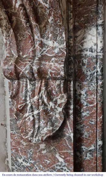 Cheminée de style Napoléon III modèle modillon, en marbre Rouge du Nord-4