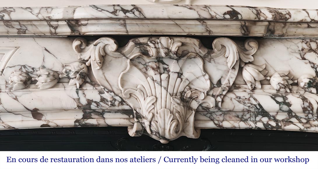 Importante cheminée de style Régence en marbre brèche violette Importante cheminée de style Régence en marbre brèche violette-1