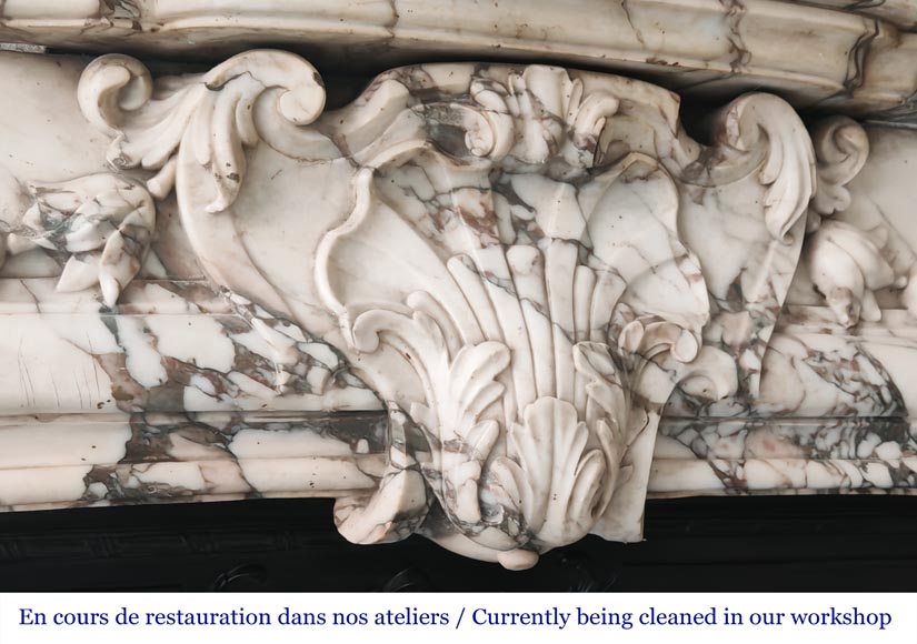 Importante cheminée de style Régence en marbre brèche violette Importante cheminée de style Régence en marbre brèche violette-2