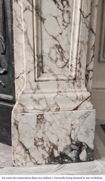 Importante cheminée de style Régence en marbre brèche violette Importante cheminée de style Régence en marbre brèche violette-8