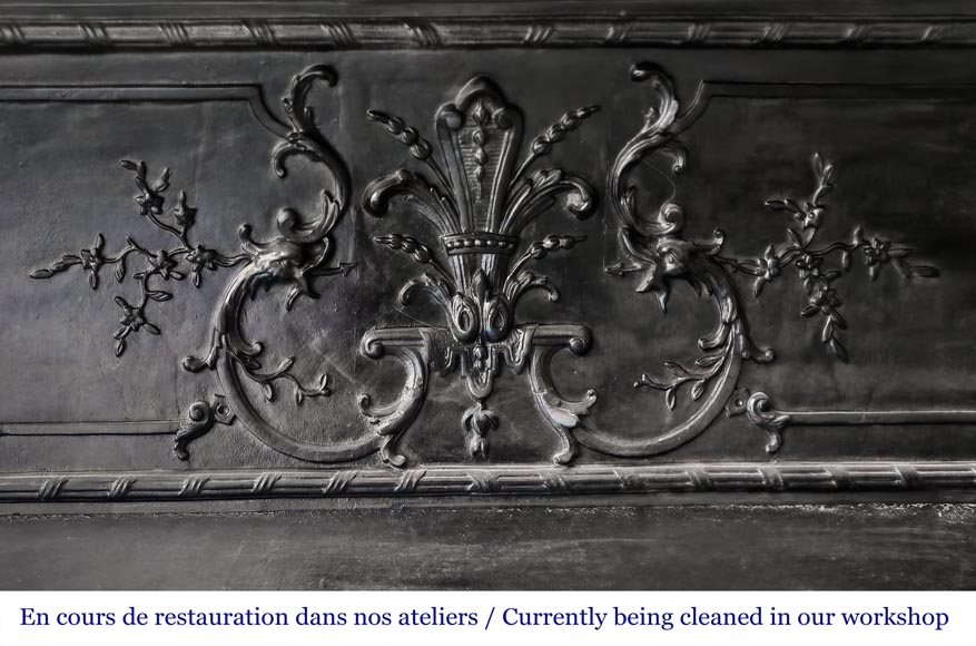 Importante cheminée de style Régence en marbre brèche violette Importante cheminée de style Régence en marbre brèche violette-10