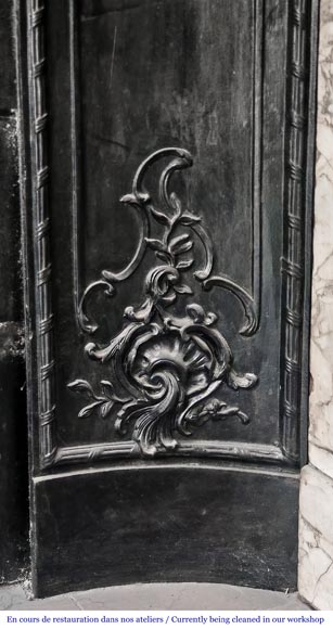 Importante cheminée de style Régence en marbre brèche violette Importante cheminée de style Régence en marbre brèche violette-11