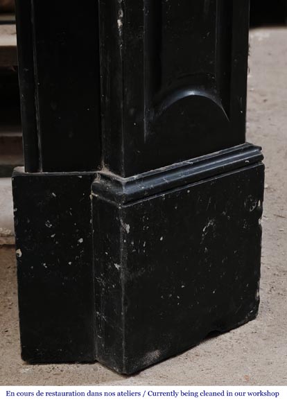 Cheminée de style Louis XV modèle Pompadour en marbre noir moucheté-7