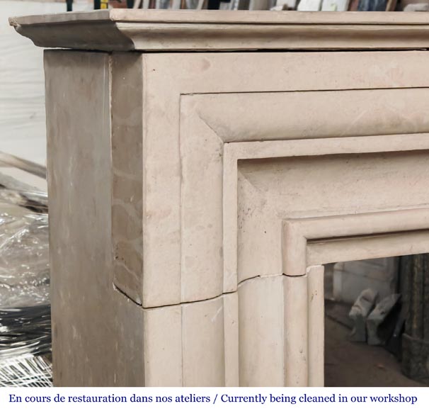Cheminée en pierre des années 50 de style Louis XIV-3