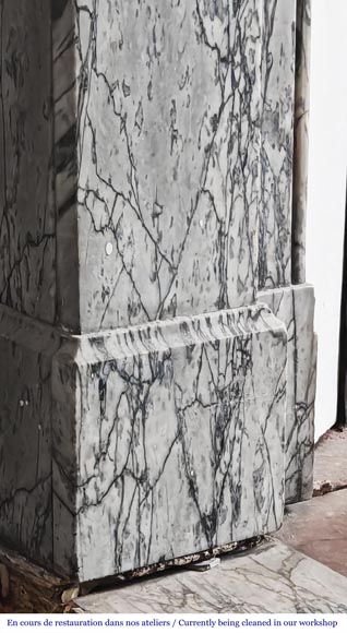 Cheminée de style Napoléon III à modillons, en marbre bleu Turquin Cheminée de style Napoléon III à modillons, en marbre bleu Turquin-3