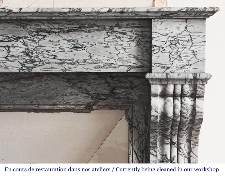 Cheminée de style Napoléon III à modillons, en marbre bleu Turquin Cheminée de style Napoléon III à modillons, en marbre bleu Turquin-5