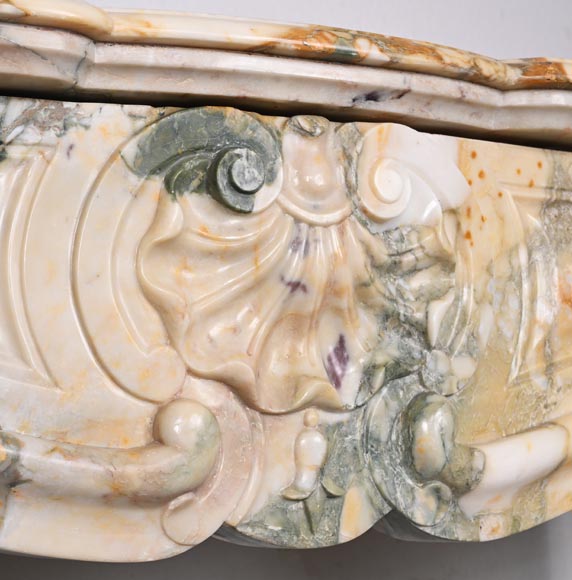 Cheminée de style Louis XV à trois coquilles en brèche de Médou Cheminée de style Louis XV à trois coquilles en brèche de Médou-2