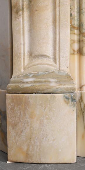 Cheminée de style Louis XV à trois coquilles en brèche de Médou Cheminée de style Louis XV à trois coquilles en brèche de Médou-5