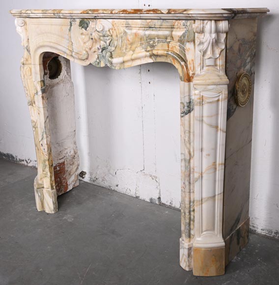 Cheminée de style Louis XV à trois coquilles en brèche de Médou Cheminée de style Louis XV à trois coquilles en brèche de Médou-6