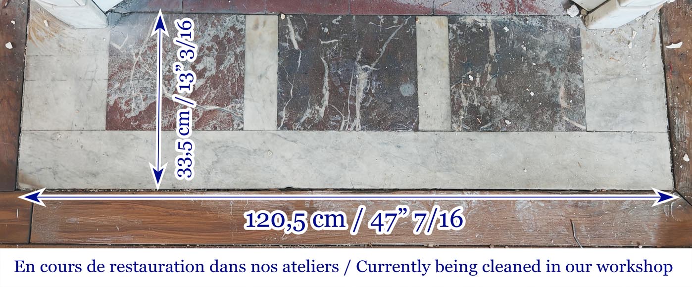 Cheminée de style Louis XVI en marbre de Carrare aux coins arrondis-8