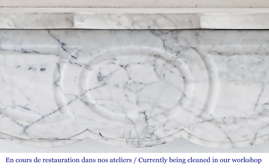 Cheminée de style Louis XV modèle Pompadour, en marbre de Carrare veiné-1