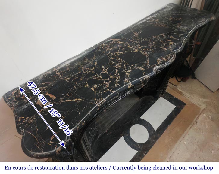 Cheminée de style Louis XV en marbre Portor, richement sculptée-14