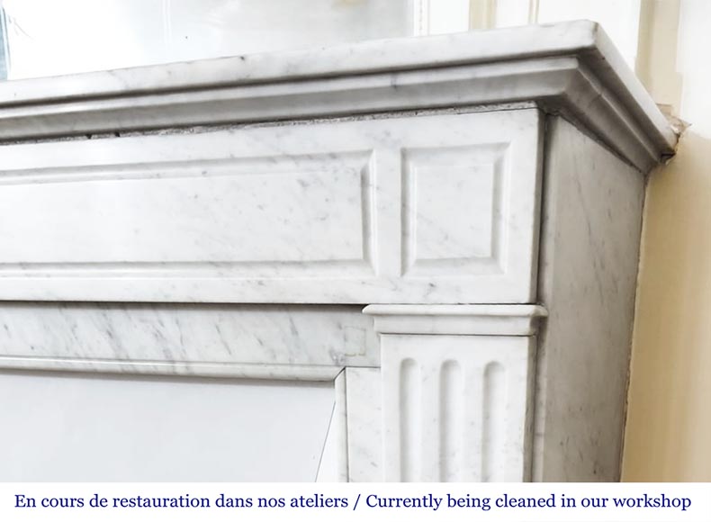 Cheminée de style Louis XVI moulurée en marbre de Carrare-6