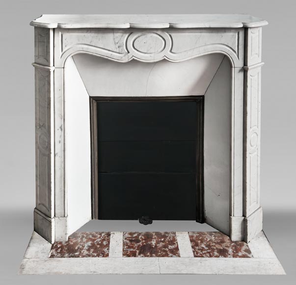 Cheminée de style Louis XV modèle Pompadour en marbre de Carrare-0