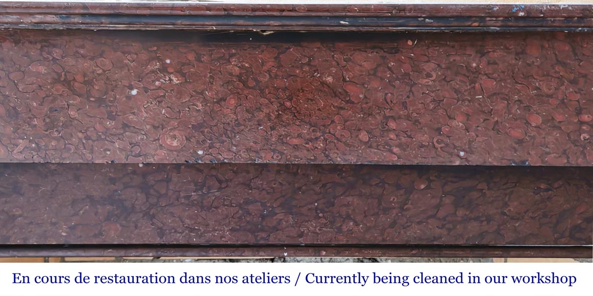 Cheminée de style Napoléon III décorée de feuilles d'acanthe, en marbre rouge griotte Cheminée de style Napoléon III décorée de feuilles d'acanthe, en marbre rouge griotte-1