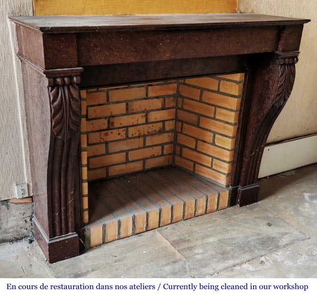 Cheminée de style Napoléon III décorée de feuilles d'acanthe, en marbre rouge griotte Cheminée de style Napoléon III décorée de feuilles d'acanthe, en marbre rouge griotte-2