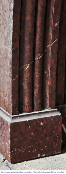 Cheminée de style Napoléon III décorée de feuilles d'acanthe, en marbre rouge griotte Cheminée de style Napoléon III décorée de feuilles d'acanthe, en marbre rouge griotte-4