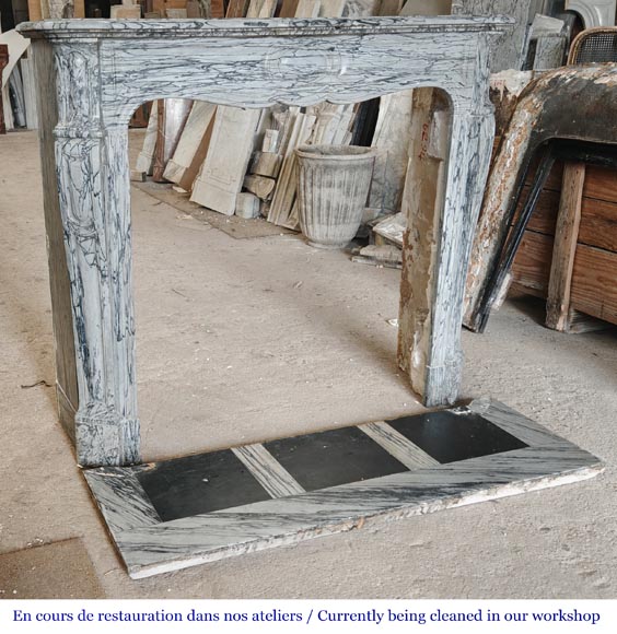 Cheminée de style Louis XV modèle Pompadour en marbre bleu fleuri-2