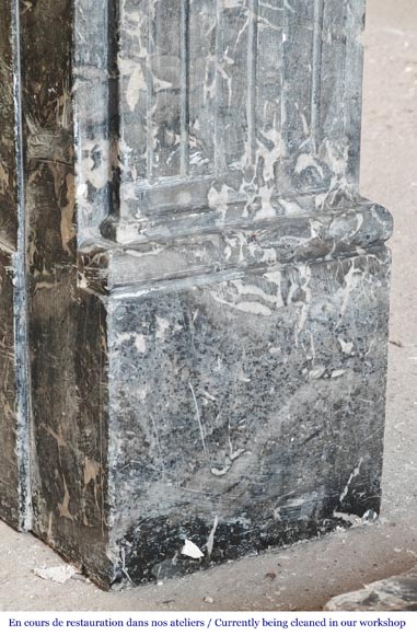 Cheminée d'époque Louis XVI moulurée, en marbre gris Saint-Anne-4