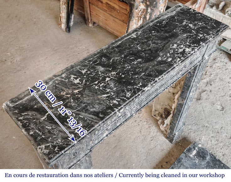 Cheminée d'époque Louis XVI moulurée, en marbre gris Saint-Anne-9