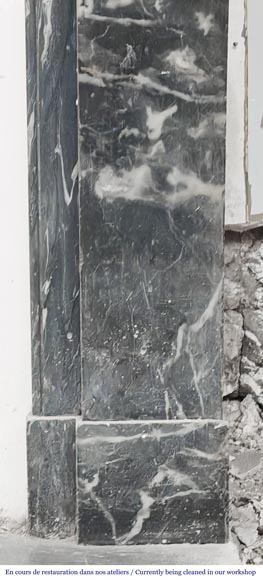 Cheminée d'époque Restauration en marbre bleu Turquin-7