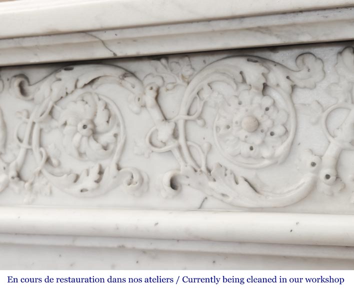 Cheminée de style Louis XVI finement sculptée en marbre statuaire Cheminée de style Louis XVI finement sculptée en marbre statuaire-3
