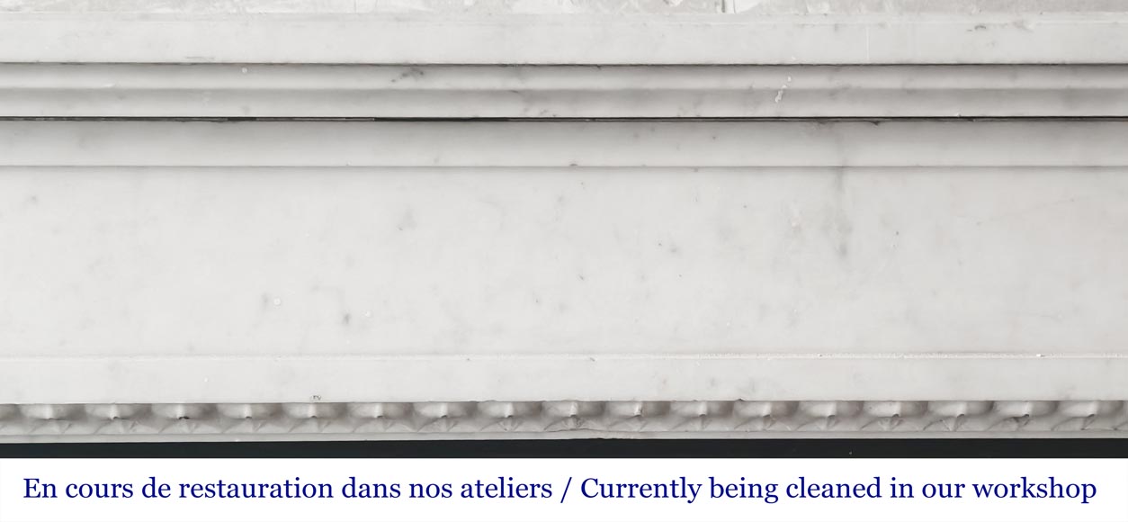 Cheminée de style Louis XVI en marbre de Conne, aux fines colonnes cannelées-1